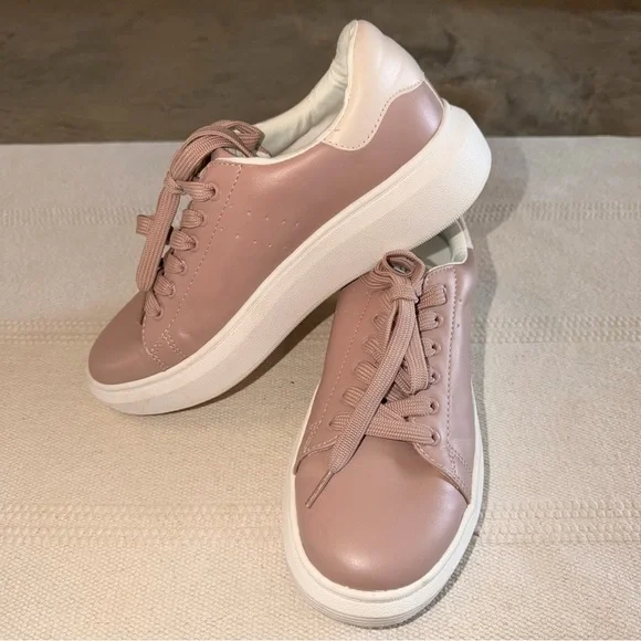 Time and Tru - Sneakers - Size 8 - Picture 6 of 7